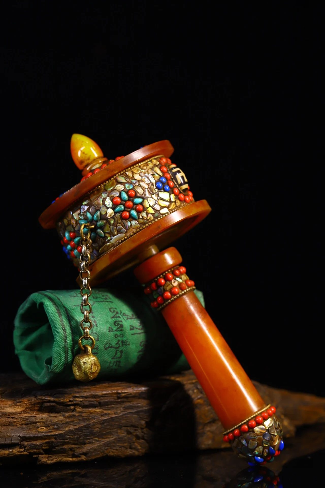 7"Tibetan Temple Collection Old Beeswax Mosaic Gem gZi Beads Shell Shake Prayer Wheel Old Scriptures Amulet Worship Hall
7"Tibetan Temple Collection Old Beeswax Mosaic Gem gZi Beads Shell Shake Prayer Wheel Old Scriptures Amulet Worship Hall