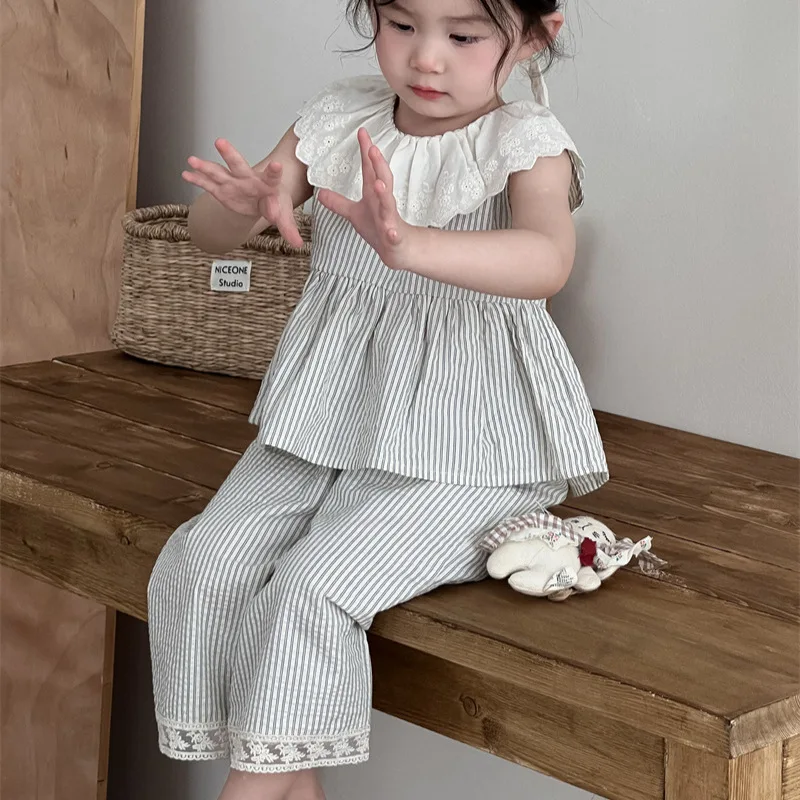 2025 Summer New Korean Kids Lace Collar Striped Suit Girls Fashion Sleeveless Top Pants Two-piece Boutique Clothing
2025 Summer New Korean Kids Lace Collar Striped Suit Girls Fashion Sleeveless Top Pants Two-piece Boutique Clothing