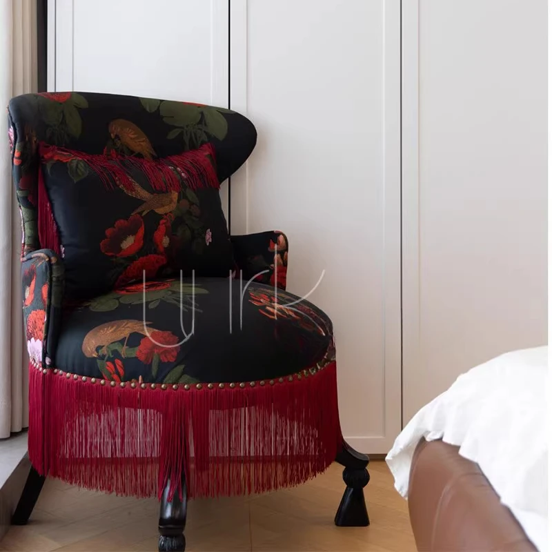 French retro oil painting flower and bird jacquard sofa chair Chinese style fringed fabric shop decoration single chair
French retro oil painting flower and bird jacquard sofa chair Chinese style fringed fabric shop decoration single chair