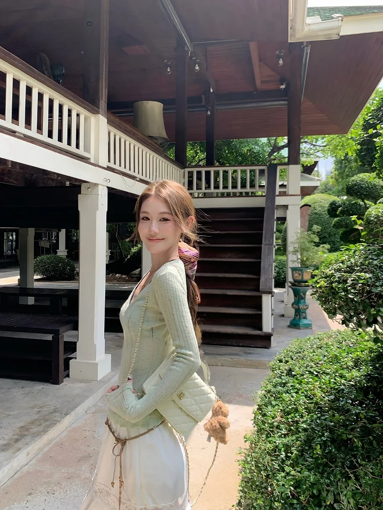 Свободный женский вязаный свитер на лето, с защитой от солнца, V-образным вырезом, длинными рукавами, в уличном стиле, повседневная одежда, удобный крой
Свободный женский вязаный свитер на лето, с защитой от солнца, V-образным вырезом, длинными рукавами, в уличном стиле, повседневная одежда, удобный крой