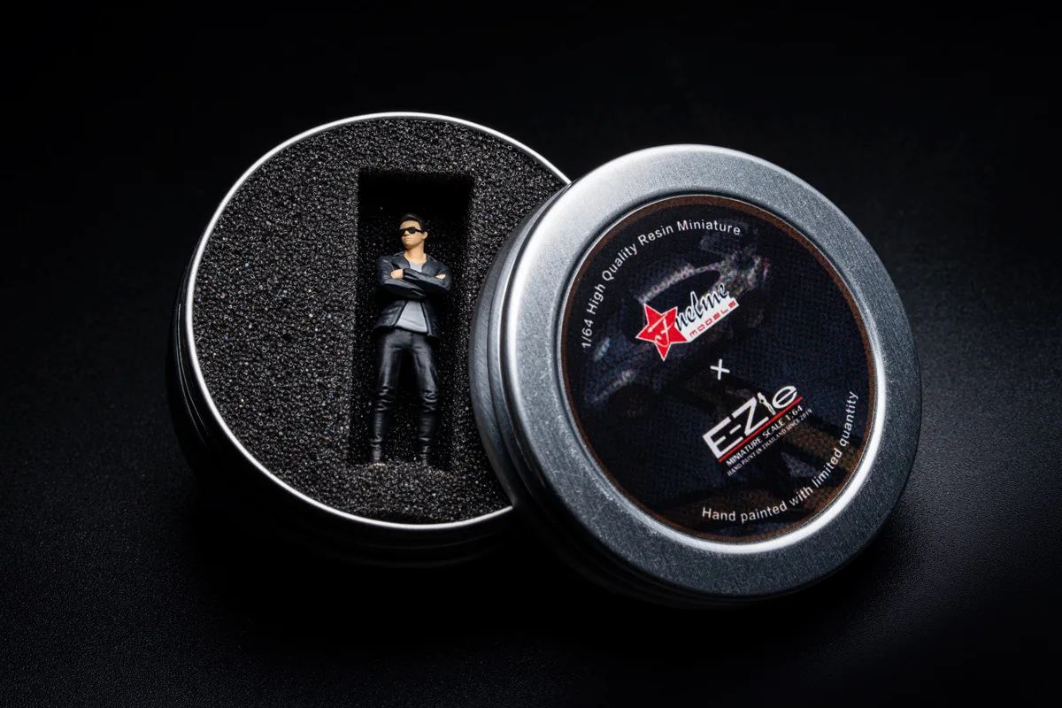 Fuelme 1:64 Sunglasses Boy Limited Edition Handcrafted Figurine Car Model Ornament
Fuelme 1:64 Sunglasses Boy Limited Edition Handcrafted Figurine Car Model Ornament