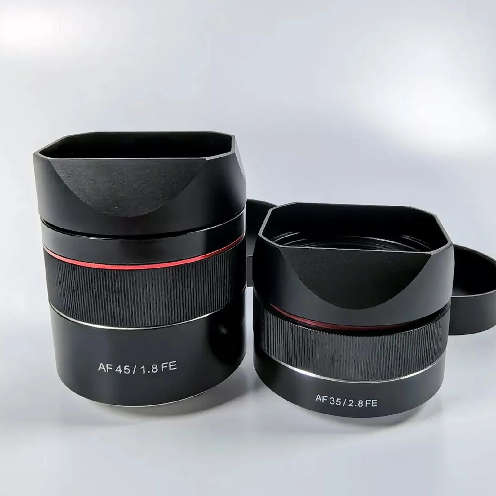 Metal Square Lens Hood for Samyang AF 45mm F1.8 & 35mm F2.8 FE Anti-Glare Camera Accessory with Cap Multi-Coating Durable Design
Metal Square Lens Hood for Samyang AF 45mm F1.8 & 35mm F2.8 FE Anti-Glare Camera Accessory with Cap Multi-Coating Durable Design