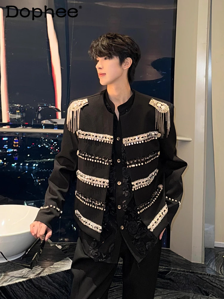 2025 мужские осенние новые куртки со сверкающими блестками и стразами, легкие роскошные куртки с кисточками, джентльменские стильные изящные пальто
2025 мужские осенние новые куртки со сверкающими блестками и стразами, легкие роскошные куртки с кисточками, джентльменские стильные изящные пальто