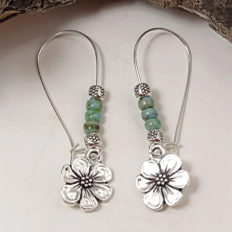 Vintage Temperament Color Turquoise Beaded Earrings For Ladies Fashion All Match Flower Flower Earrings Girls Graduation Gift
Vintage Temperament Color Turquoise Beaded Earrings For Ladies Fashion All Match Flower Flower Earrings Girls Graduation Gift