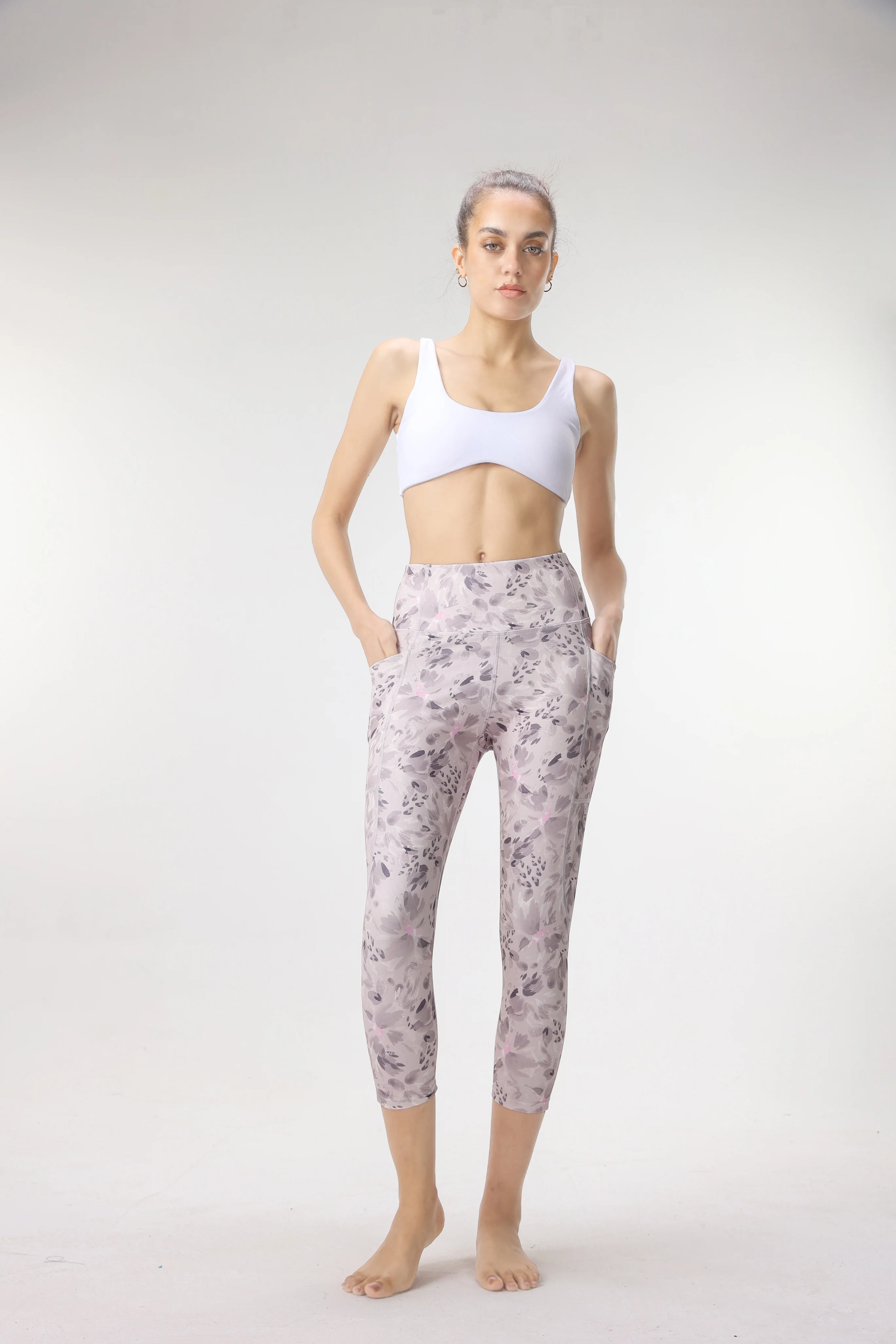 Sexy Floral Printed Long Leggings with Pockets Seamless High Waist Stretchy Workout Pants
Sexy Floral Printed Long Leggings with Pockets Seamless High Waist Stretchy Workout Pants
