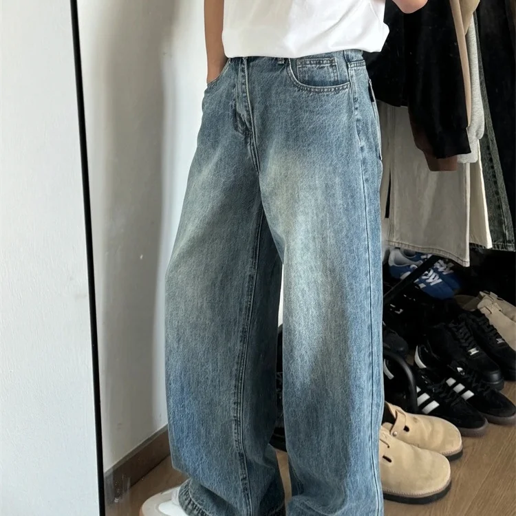 Мужские джинсы в американском ретро-стиле, летний дизайн, приталенные, прямые, из плотного денима, с высокой талией, потертые, повседневные, свободного кроя, прямые штанины
Мужские джинсы в американском ретро-стиле, летний дизайн, приталенные, прямые, из плотного денима, с высокой талией, потертые, повседневные, свободного кроя, прямые штанины