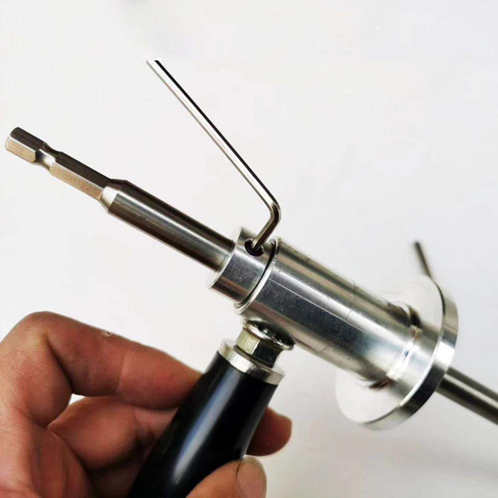 Резак для внутренних труб из ПВХ с регулируемой глубиной и ручкой шлифовального круга для эффективной резки труб диаметром от 1 до 8 дюймов. 
Резак для внутренних труб из ПВХ с регулируемой глубиной и ручкой шлифовального круга для эффективной резки труб диаметром от 1 до 8 дюймов.