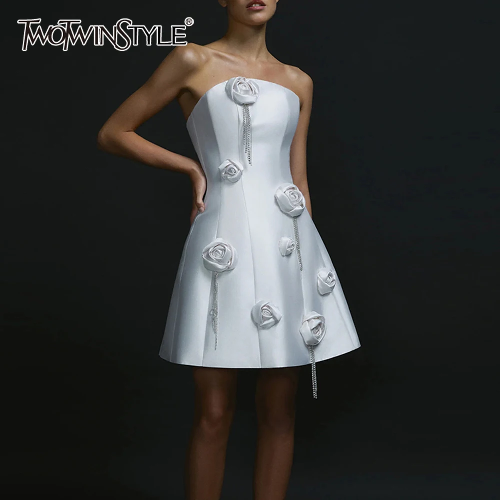 TWOTWINSTYLE однотонное платье трапециевидной формы с аппликацией для женщин без бретелек без рукавов с высокой талией темпераментные мини-платья женские новые
TWOTWINSTYLE однотонное платье трапециевидной формы с аппликацией для женщин без бретелек без рукавов с высокой талией темпераментные мини-платья женские новые