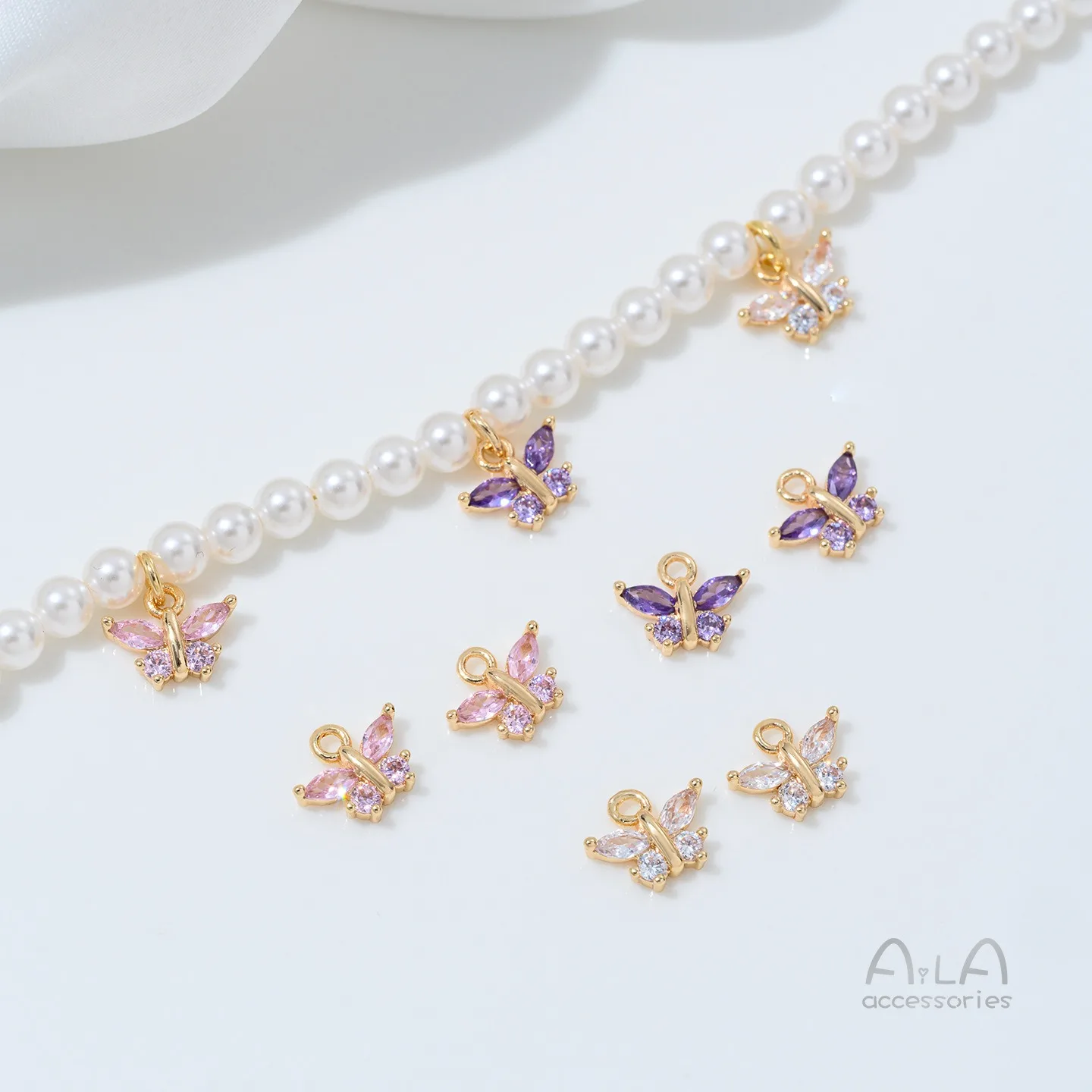 Copper Plated 14K Color Inlaid Colored Zircon Butterfly Crystal Pendant Handmade DIY Bracelet Necklace Ear Jewelry Accessories
Copper Plated 14K Color Inlaid Colored Zircon Butterfly Crystal Pendant Handmade DIY Bracelet Necklace Ear Jewelry Accessories