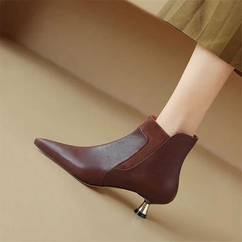 NEW Autumn/Winter Women Boots Genuine Leather Shoes for Women Pointed Toe Thin Heel Shoes Concise Ankle Boots Zip Modern Boots
NEW Autumn/Winter Women Boots Genuine Leather Shoes for Women Pointed Toe Thin Heel Shoes Concise Ankle Boots Zip Modern Boots