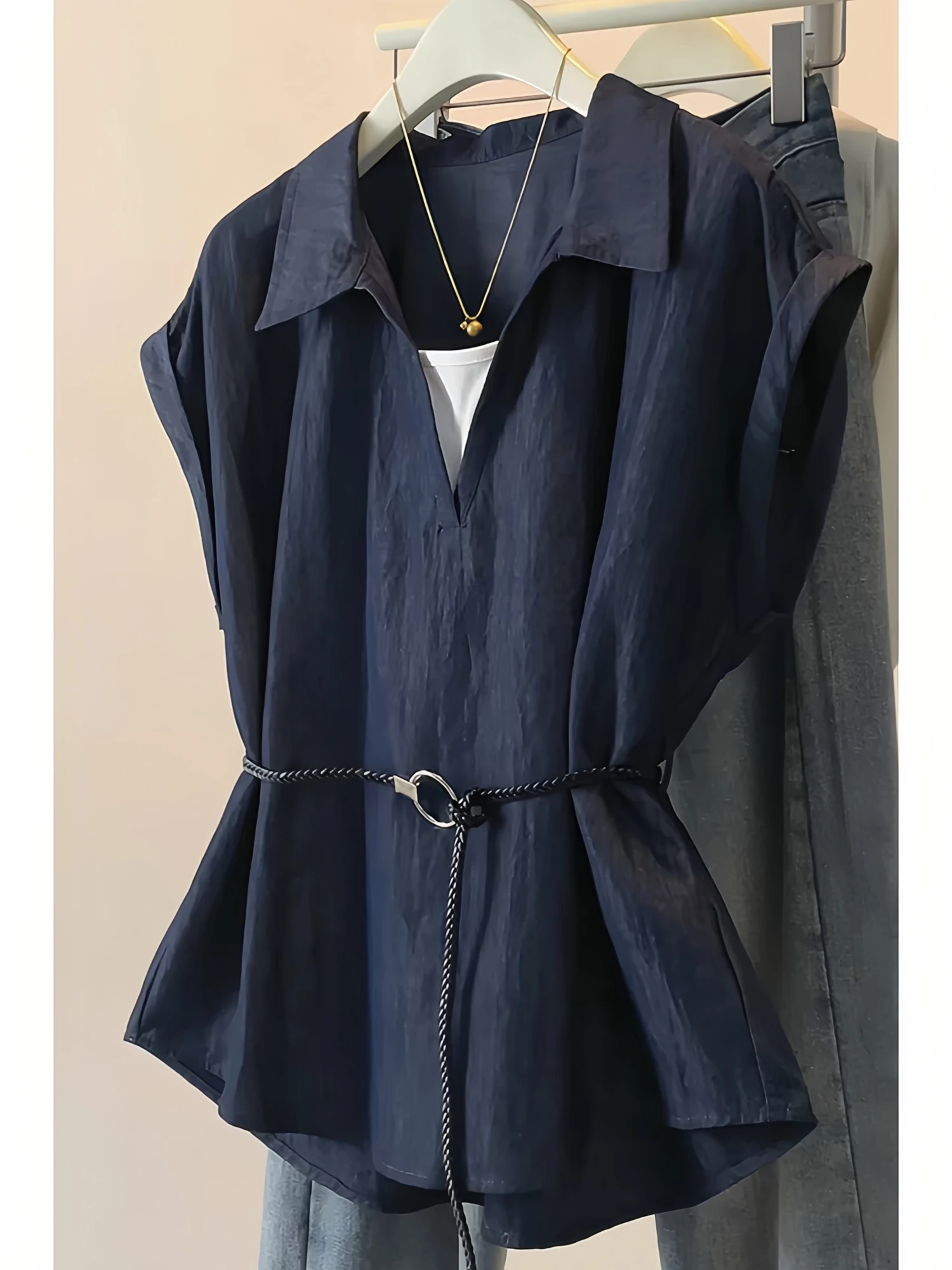 Summer 2026 Women's Slimming V-Neck Short Sleeve Shirt Casual Loose Fit Belted High Waist Shirt Elegant Style Top Casual Shirt
Summer 2026 Women's Slimming V-Neck Short Sleeve Shirt Casual Loose Fit Belted High Waist Shirt Elegant Style Top Casual Shirt