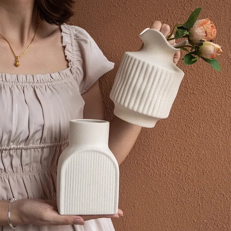 Cream Tone Unglazed Mini Ceramic Vase, European Retro Light Luxury Ornament, Multipurpose for Fresh Flower Arrangement
Cream Tone Unglazed Mini Ceramic Vase, European Retro Light Luxury Ornament, Multipurpose for Fresh Flower Arrangement