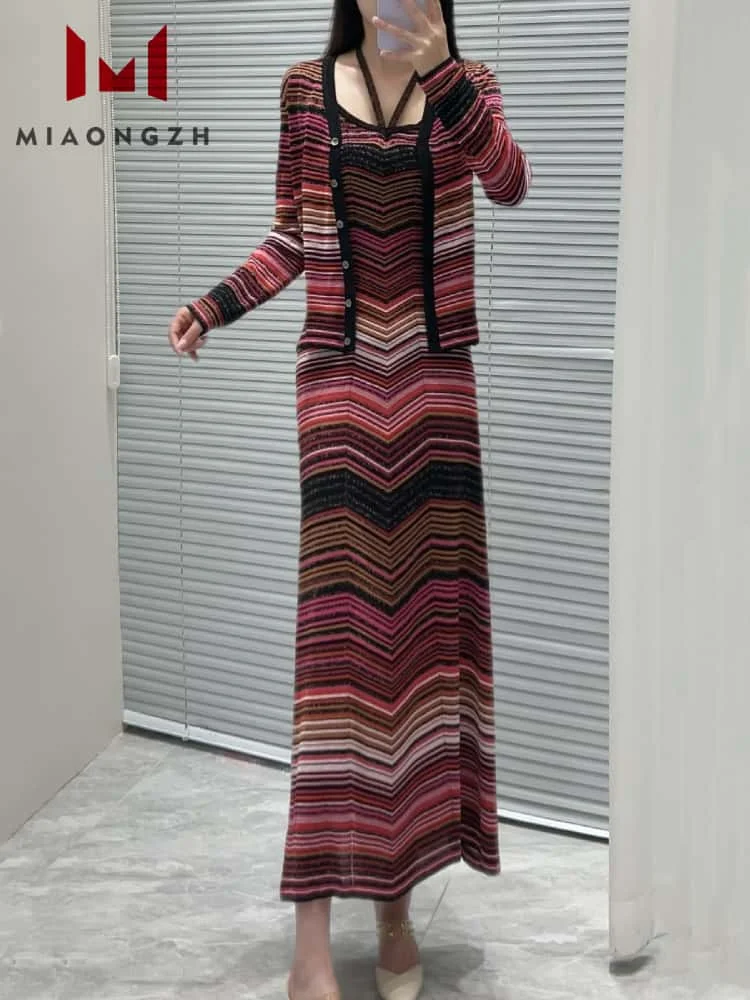 High Quality Contrast Color Striped Knitted Sleeveless Slimming Party Dresses Or 2025 Summer New Cardigan V Neck Coats Female
High Quality Contrast Color Striped Knitted Sleeveless Slimming Party Dresses Or 2025 Summer New Cardigan V Neck Coats Female