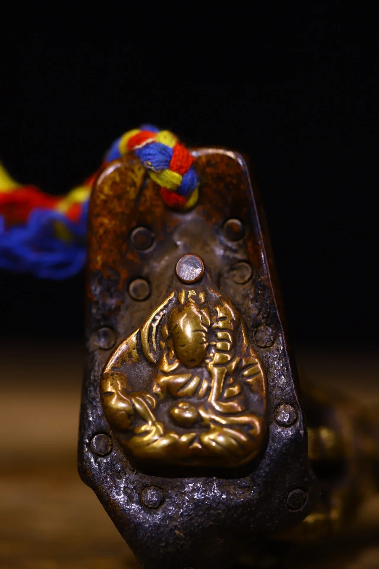 3"Tibetan Temple Collection Old Natural Gabbra Buddha Clothes Piece Padmasambhava Buddha Card Kapala Pendant Amulet Town house
3"Tibetan Temple Collection Old Natural Gabbra Buddha Clothes Piece Padmasambhava Buddha Card Kapala Pendant Amulet Town house