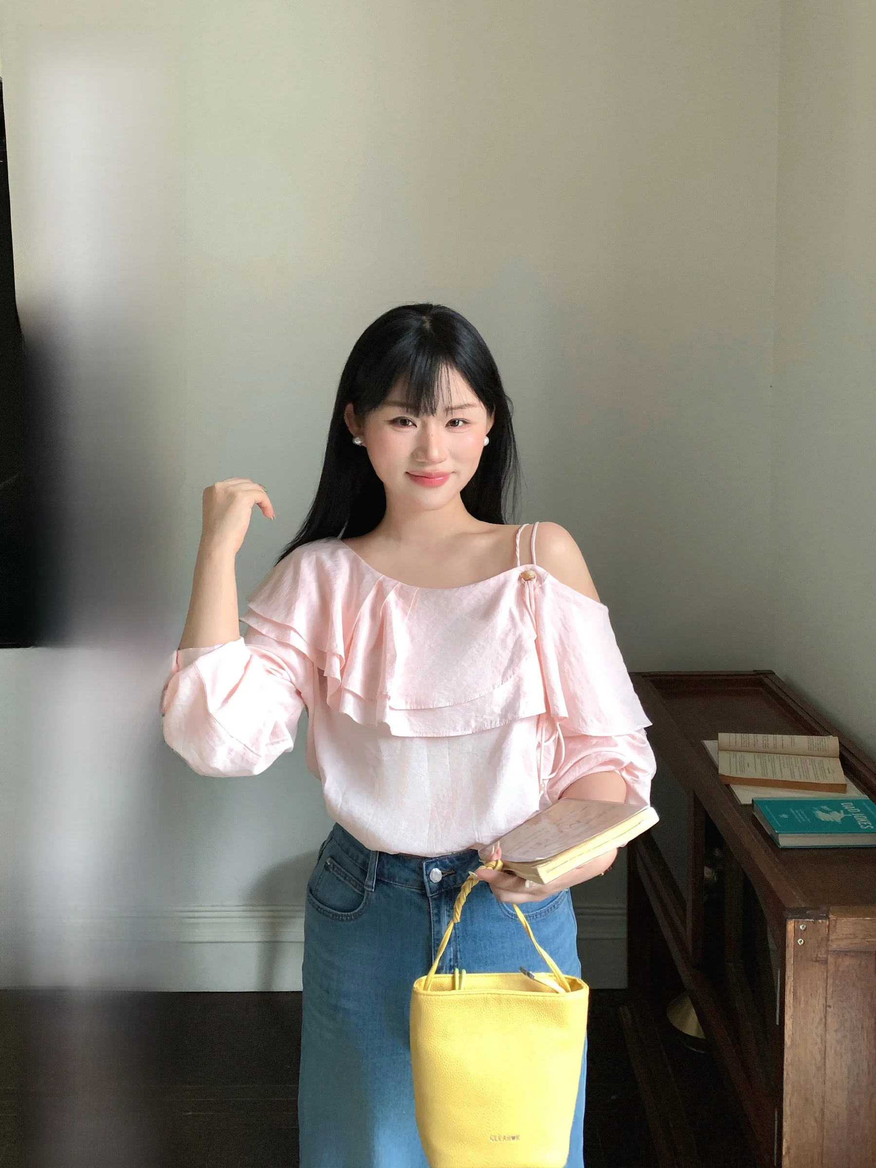 Spring 2026 Women's Loose Cotton Blouse Shoulder Bared Ruffle Hem Drawstring Waist Gentle Style Floral Print Commute Friendly
Spring 2026 Women's Loose Cotton Blouse Shoulder Bared Ruffle Hem Drawstring Waist Gentle Style Floral Print Commute Friendly