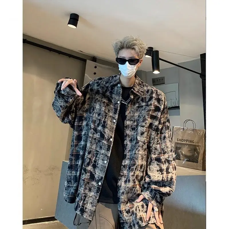 Мужская клетчатая рубашка с эффектом тай-дай, свободного кроя, с длинными рукавами, из полиэстера, весенне-осенняя, модная, в стиле High Street, американская ретро-куртка
Мужская клетчатая рубашка с эффектом тай-дай, свободного кроя, с длинными рукавами, из полиэстера, весенне-осенняя, модная, в стиле High Street, американская ретро-куртка