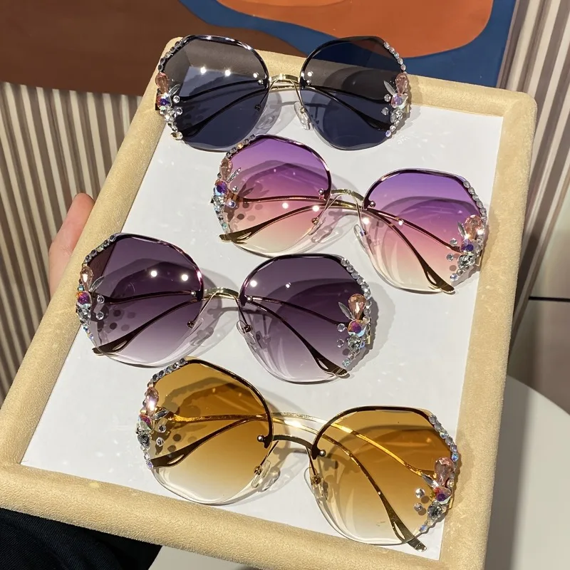 5pcs Ladies' Metal Round Frameless Point Diamond Exquisite High-end Personalized Fashion Glasses Suitable for Daily Wear
5pcs Ladies' Metal Round Frameless Point Diamond Exquisite High-end Personalized Fashion Glasses Suitable for Daily Wear