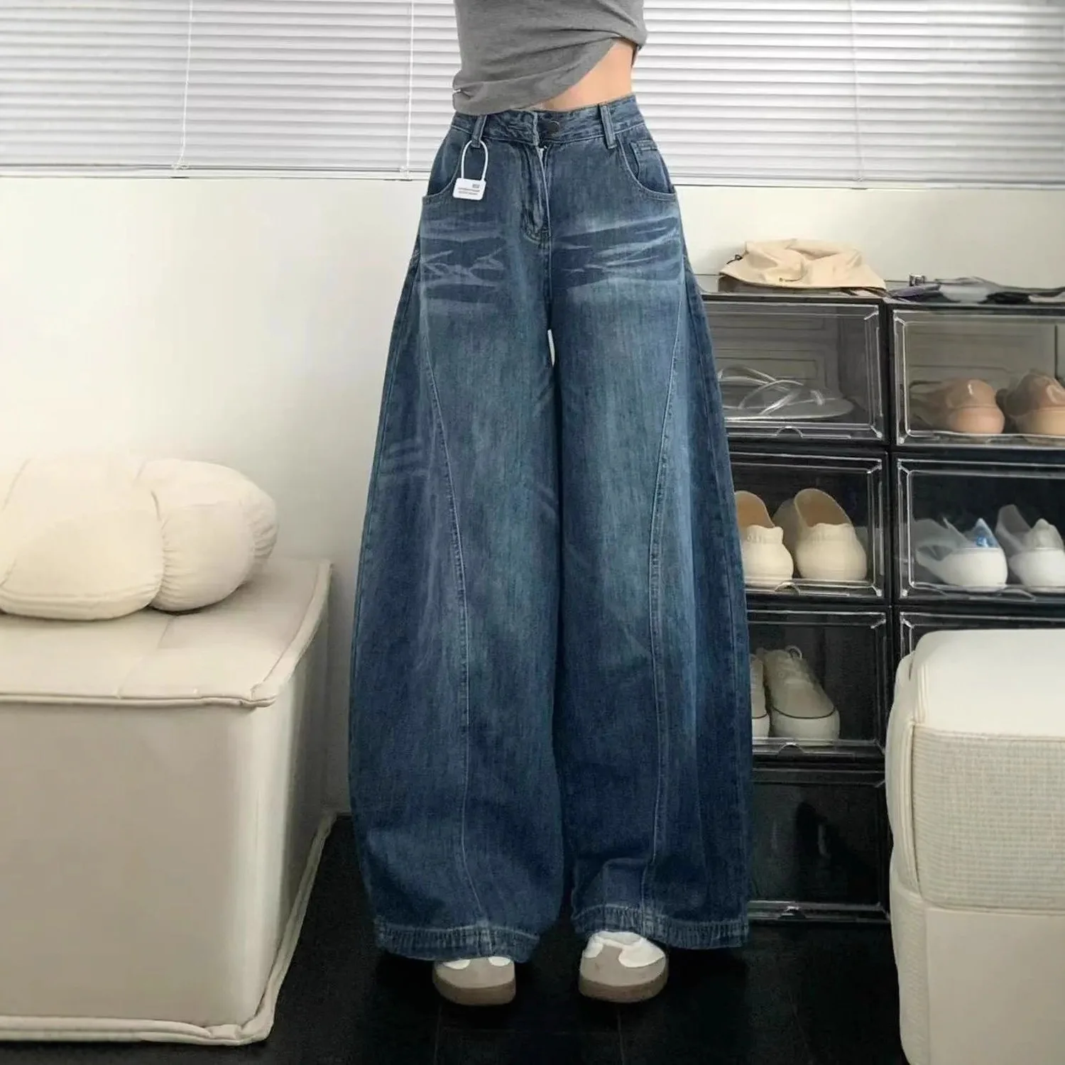 High Street Retro Jeans for Women in Autumn with a Loose and Slimming Design Wide Legs and Floor Length Pants
High Street Retro Jeans for Women in Autumn with a Loose and Slimming Design Wide Legs and Floor Length Pants