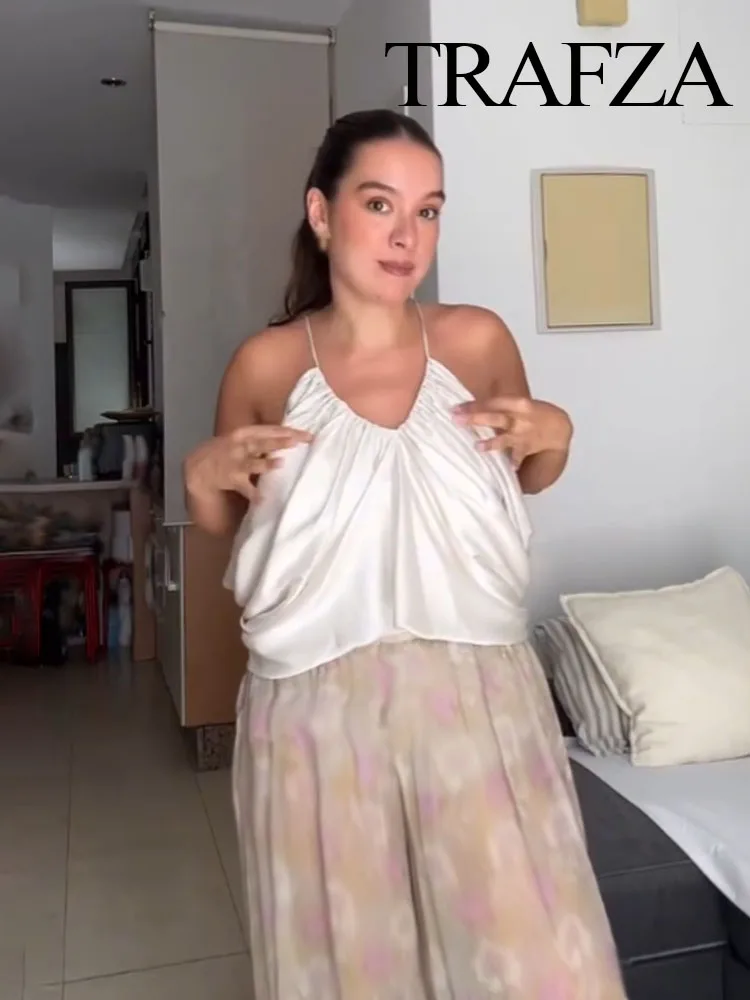 TRAFZA Women V-Neck Pleated Decoration Short Top Female Summer Fashion Sexy Sleeveless Backless Solid Chic Streetwear Sling Top
TRAFZA Women V-Neck Pleated Decoration Short Top Female Summer Fashion Sexy Sleeveless Backless Solid Chic Streetwear Sling Top