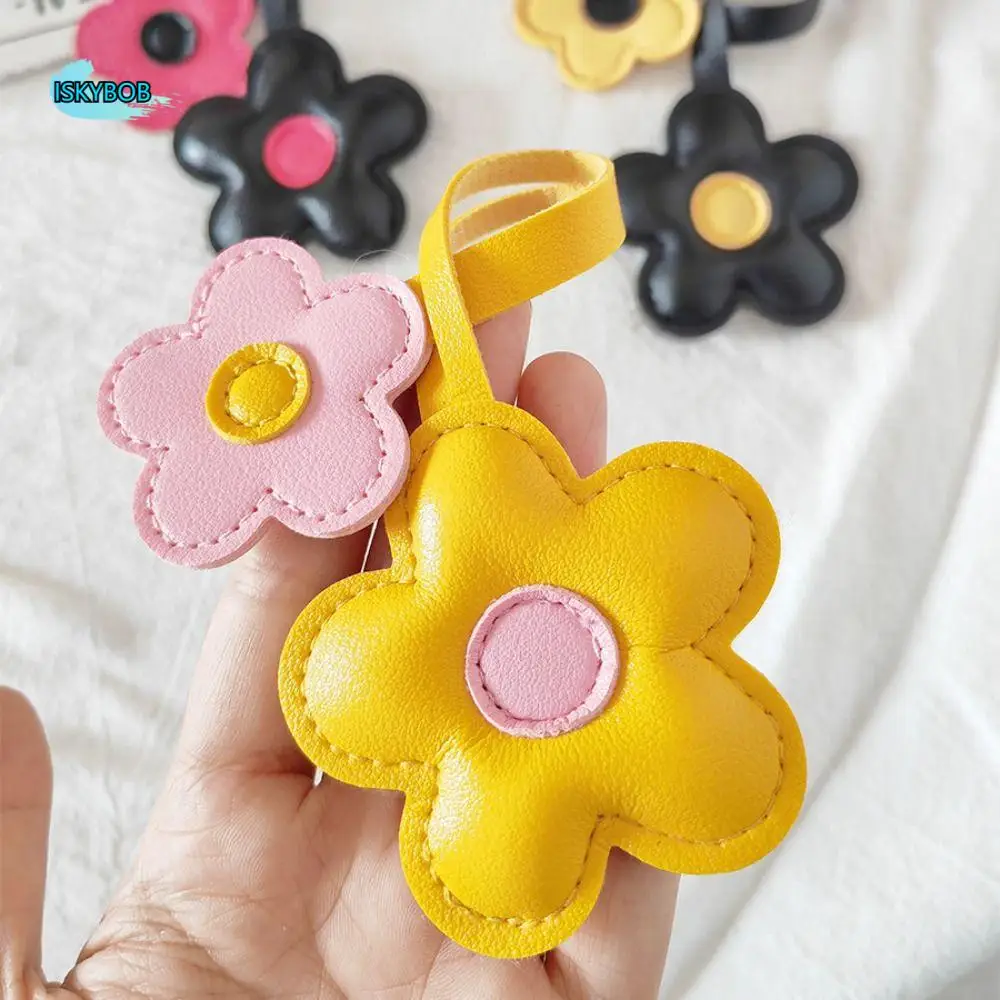 Сумка из искусственной кожи с подсолнухом, подвеска, контрастный мультяшный брелок с пятью лепестками цветов, модный автомобильный брелок для ключей, сумка, подвеска, украшение для сумки
Сумка из искусственной кожи с подсолнухом, подвеска, контрастный мультяшный брелок с пятью лепестками цветов, модный автомобильный брелок для ключей, сумка, подвеска, украшение для сумки