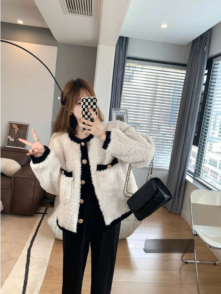 Белая куртка из овечьей шерсти Ele White, свободного кроя, короткая, женская, весенняя новинка, корейская мода, приталенное пальто
Белая куртка из овечьей шерсти Ele White, свободного кроя, короткая, женская, весенняя новинка, корейская мода, приталенное пальто