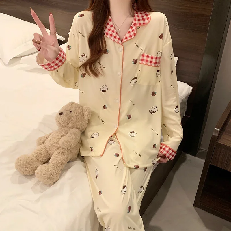 Простая и милая пижама Hello Kitty для девочек, милая домашняя одежда Sanrio с героями мультфильмов, повседневная и удобная, которую можно носить на улице, пижамы
Простая и милая пижама Hello Kitty для девочек, милая домашняя одежда Sanrio с героями мультфильмов, повседневная и удобная, которую можно носить на улице, пижамы