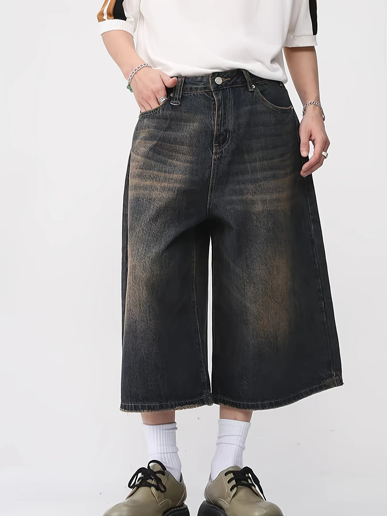 Джинсовые шорты с потертостями в американском стиле ретро, новый летний стиль, универсальные джинсовые свободные широкие брюки, прямые расклешенные укороченные брюки
Джинсовые шорты с потертостями в американском стиле ретро, новый летний стиль, универсальные джинсовые свободные широкие брюки, прямые расклешенные укороченные брюки