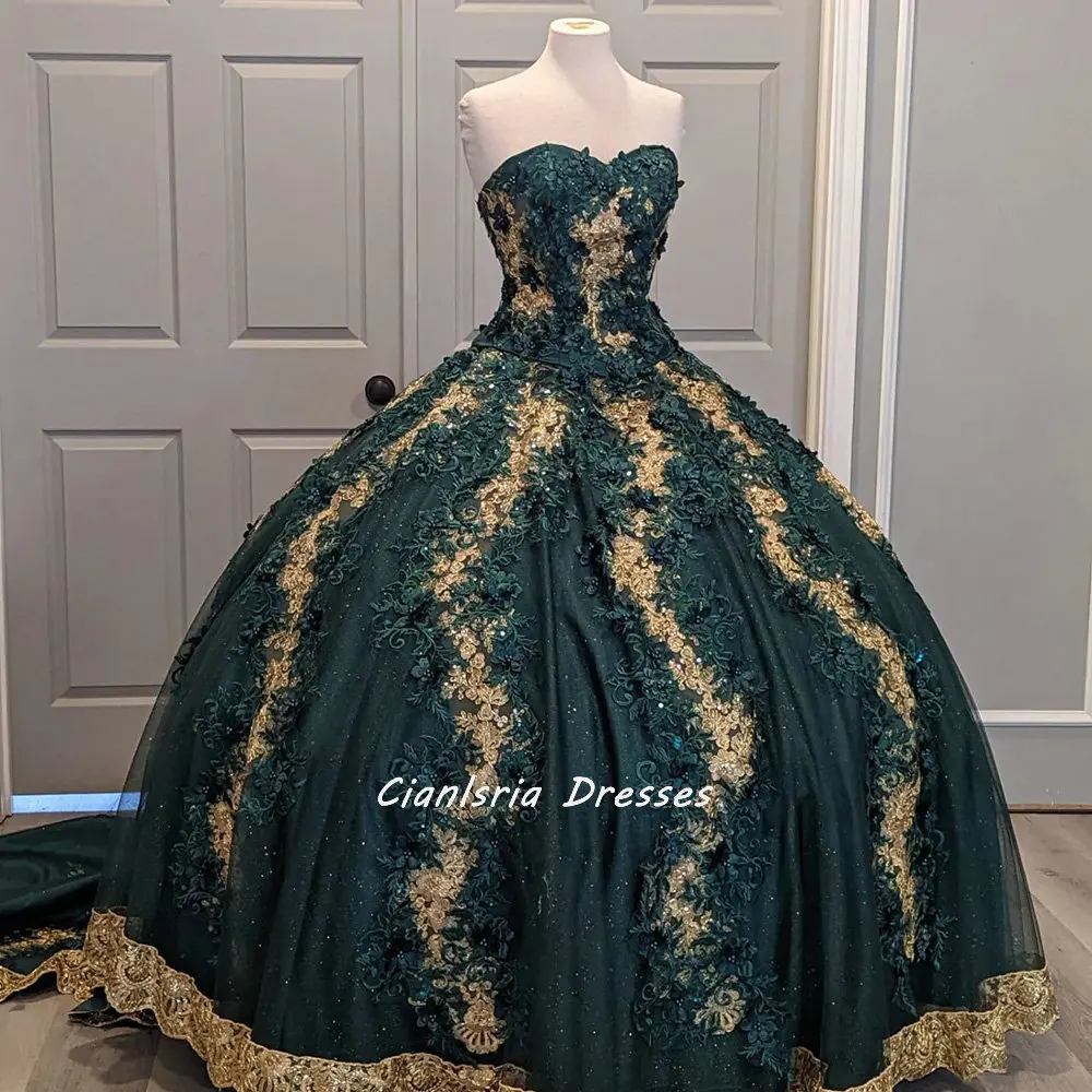 Emerald Green Sleeveless Beading Satin Ball Gown Quinceanera Dresses With Cape Gold Appliques Lace Corset Sweet 15 Girls Party
Emerald Green Sleeveless Beading Satin Ball Gown Quinceanera Dresses With Cape Gold Appliques Lace Corset Sweet 15 Girls Party