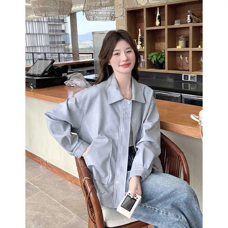 Женская одежда, осенняя мода, простой карман на молнии, однотонная кожаная куртка с воротником-поло, женский кардиган, модное пальто
Женская одежда, осенняя мода, простой карман на молнии, однотонная кожаная куртка с воротником-поло, женский кардиган, модное пальто