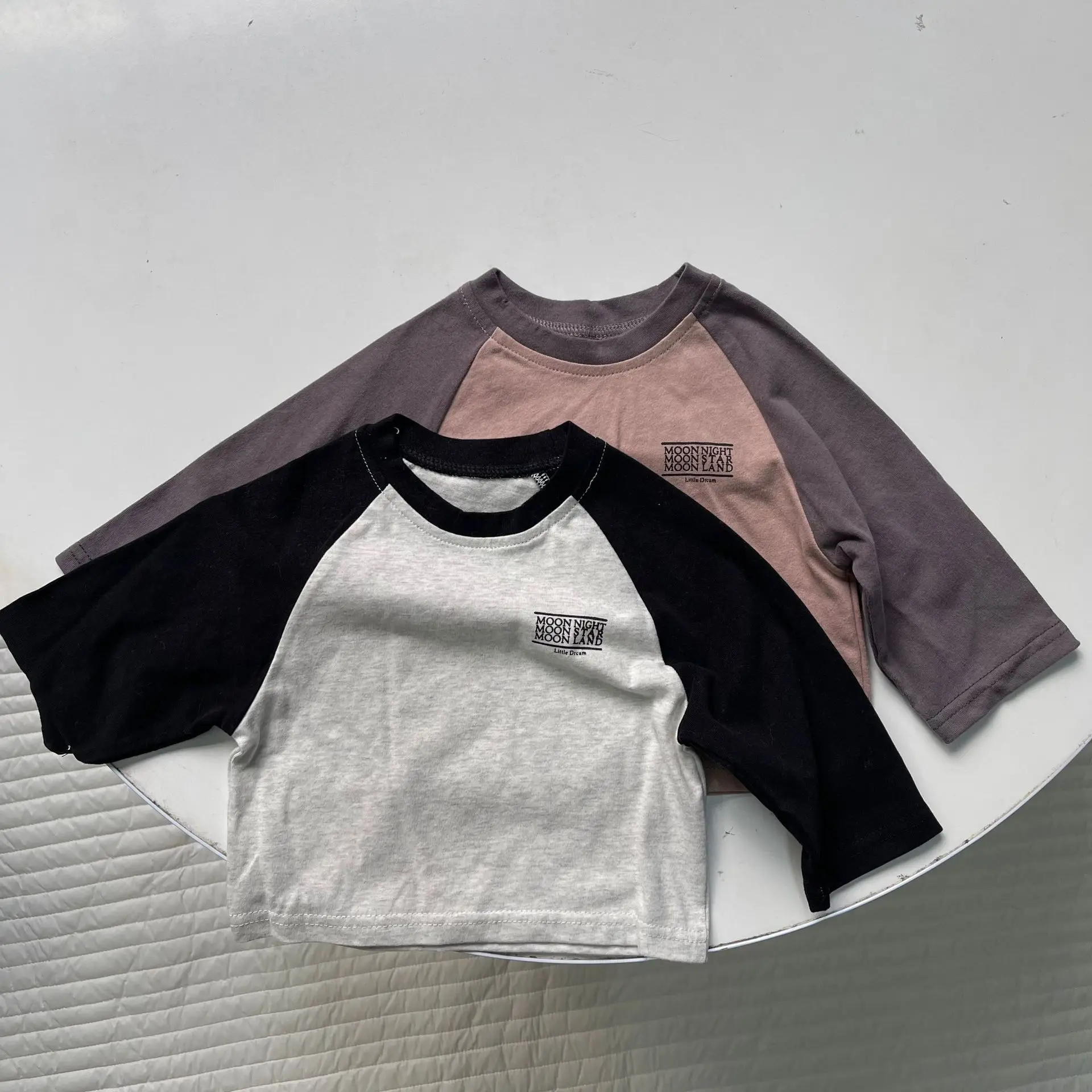 2025 Spring New Baby Long Sleeve T Shirts Loose Children Cotton Tops Fashion Infant Casual T Shirt Boy Girl Letter Print Tee
2025 Spring New Baby Long Sleeve T Shirts Loose Children Cotton Tops Fashion Infant Casual T Shirt Boy Girl Letter Print Tee