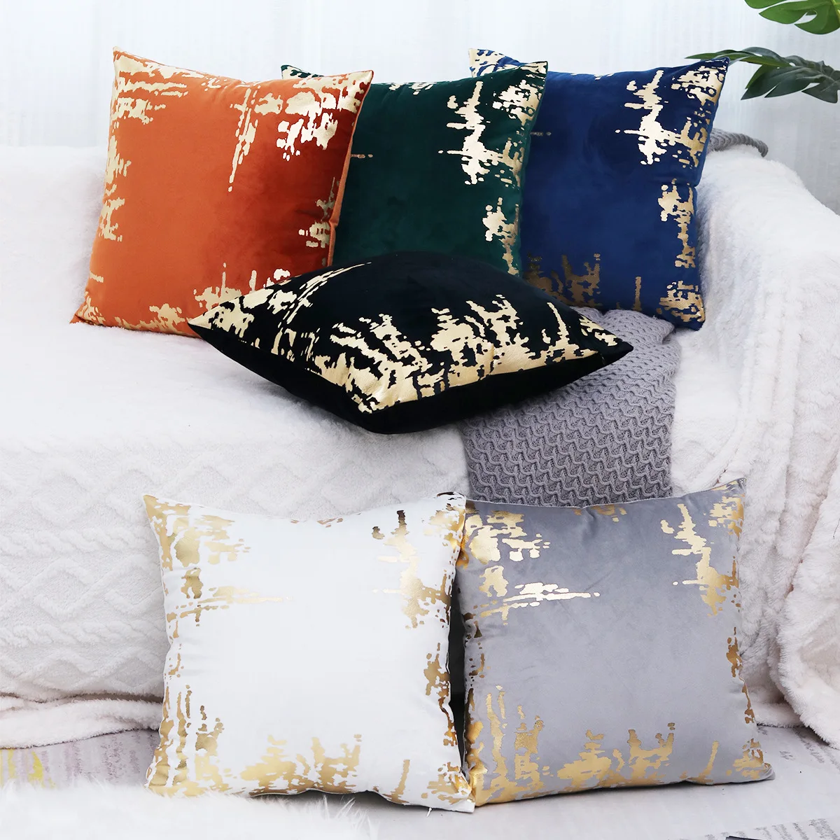 Light Luxury Casual Fashion Bronzing Living Room Sofa Cushion Model Room Villa European Bronzing Velvet Soft Throw Pillow
Light Luxury Casual Fashion Bronzing Living Room Sofa Cushion Model Room Villa European Bronzing Velvet Soft Throw Pillow