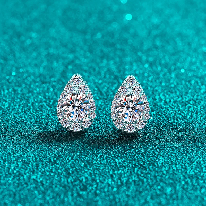 Platinum PT950 white gold earrings pear-shaped moissanite earrings drop-shaped light luxury simple fashion daily versatile
Platinum PT950 white gold earrings pear-shaped moissanite earrings drop-shaped light luxury simple fashion daily versatile