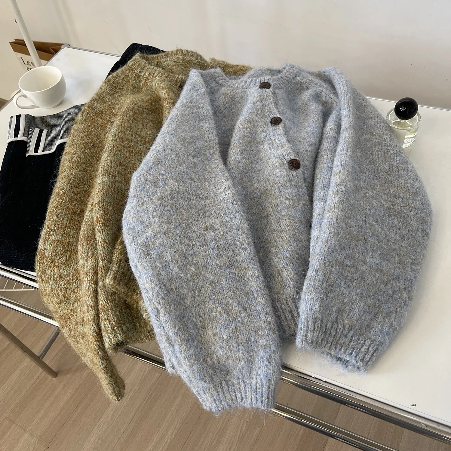 Women Mixed Color Sweater Cardigan Autumn Winter Korean Style Single Breasted Soft Sticky Knitwear Versatile Female Sweaters
Women Mixed Color Sweater Cardigan Autumn Winter Korean Style Single Breasted Soft Sticky Knitwear Versatile Female Sweaters