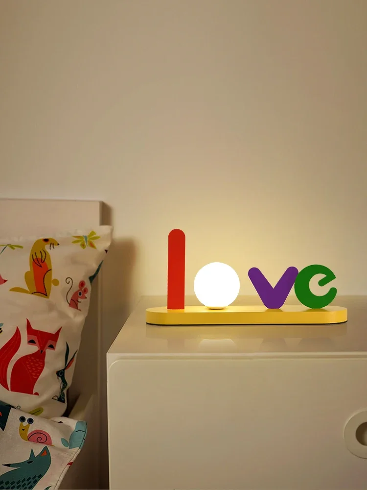 Full spectrum eye protection living room atmosphere bedroom creative bedside lamp
Full spectrum eye protection living room atmosphere bedroom creative bedside lamp