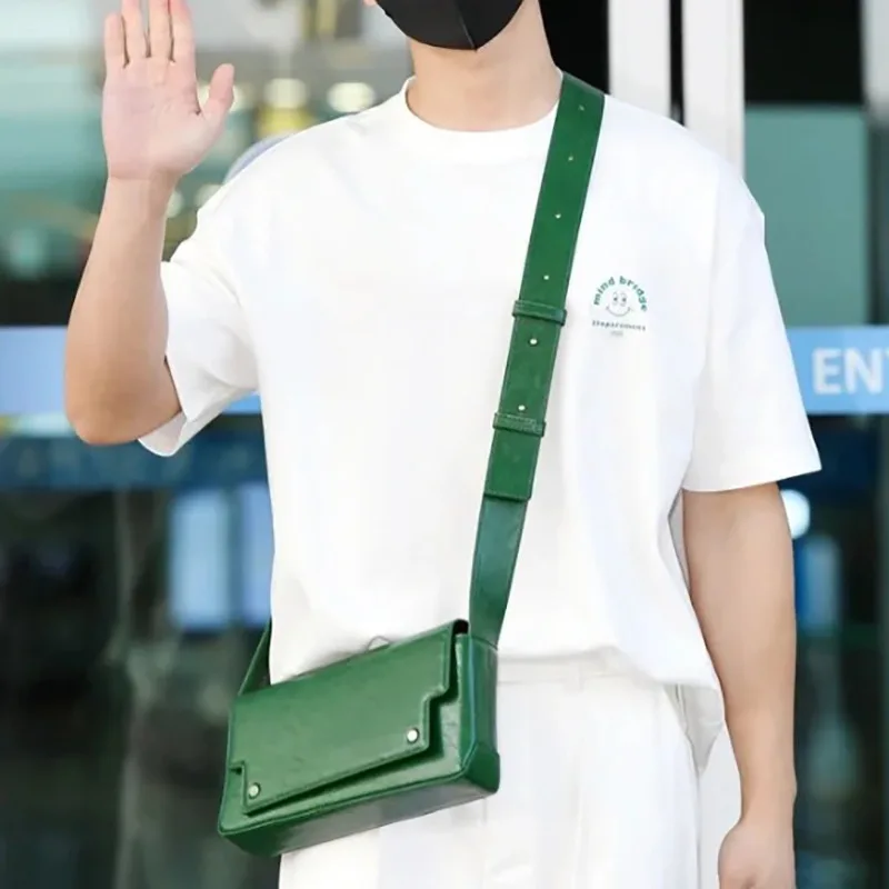 Fashionable Unisex Envelope Crossbody Shoulder Bag with Minimalist Large Square Casual Flap Purse Bags PU Leather Messenger Bag
Fashionable Unisex Envelope Crossbody Shoulder Bag with Minimalist Large Square Casual Flap Purse Bags PU Leather Messenger Bag