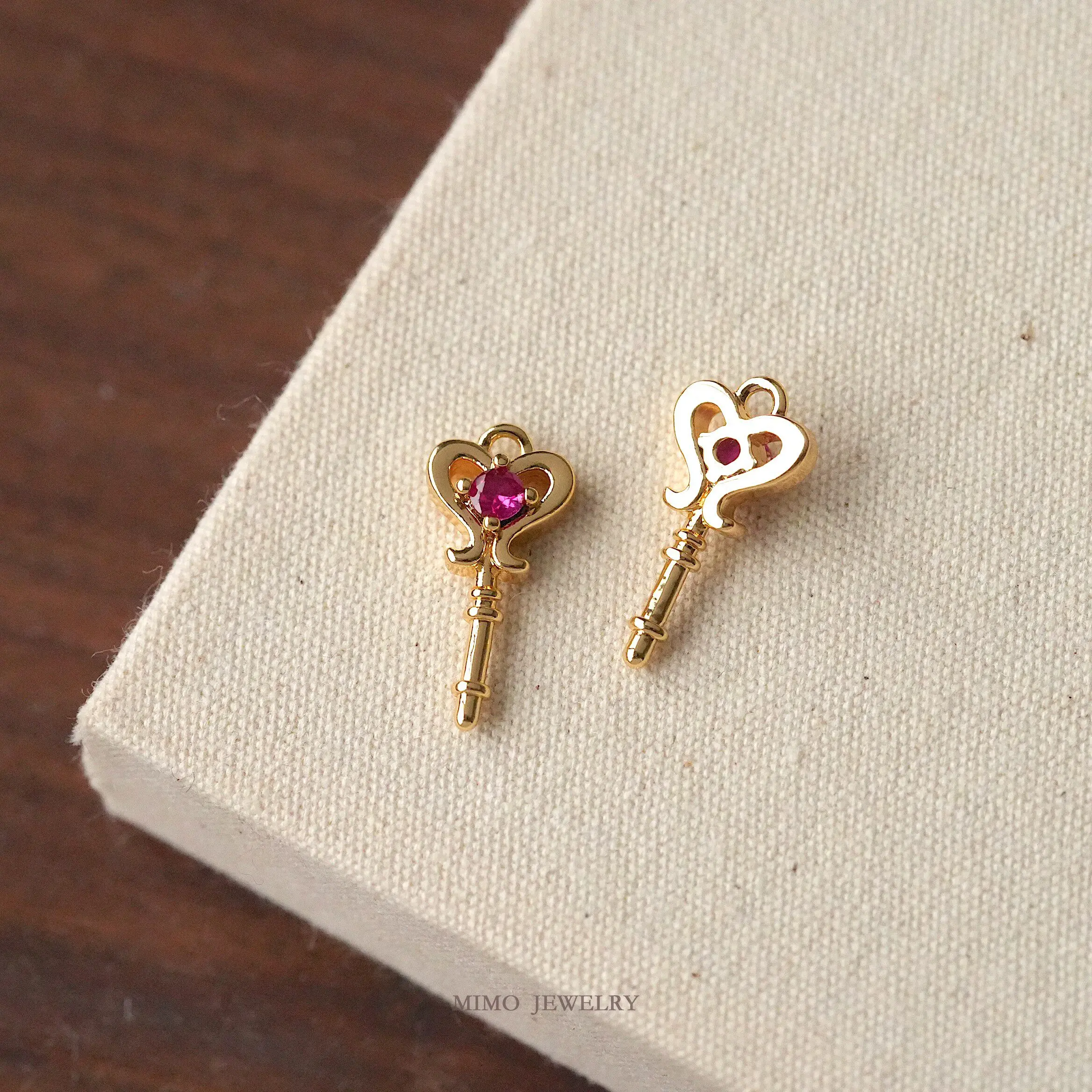 1pcs Copper-plated Gold Heart Key Charms Pendant For Jewelry Making DIY Necklace Bracelet Accessories Findings
1pcs Copper-plated Gold Heart Key Charms Pendant For Jewelry Making DIY Necklace Bracelet Accessories Findings