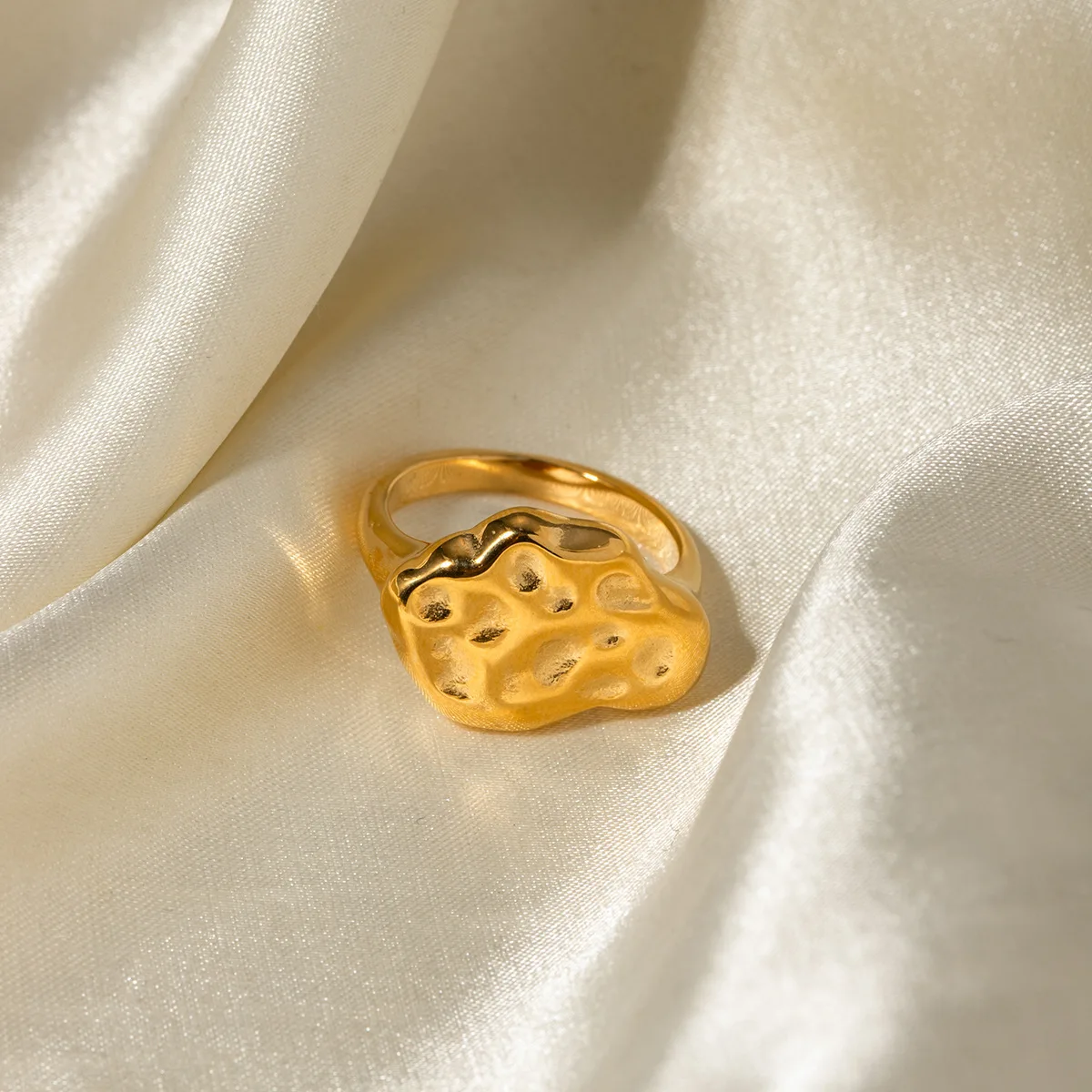 Simple and versatile 18k gold stainless steel irregular hammered asymmetric ring for women
Simple and versatile 18k gold stainless steel irregular hammered asymmetric ring for women