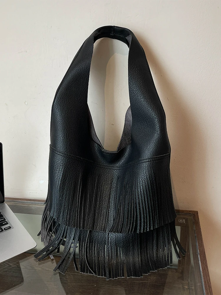 European And American Fashion Tassel Bucket Shaped Large Capacity Shoulder Bag Simple And Casual Versatile Tote Bag For Women
European And American Fashion Tassel Bucket Shaped Large Capacity Shoulder Bag Simple And Casual Versatile Tote Bag For Women