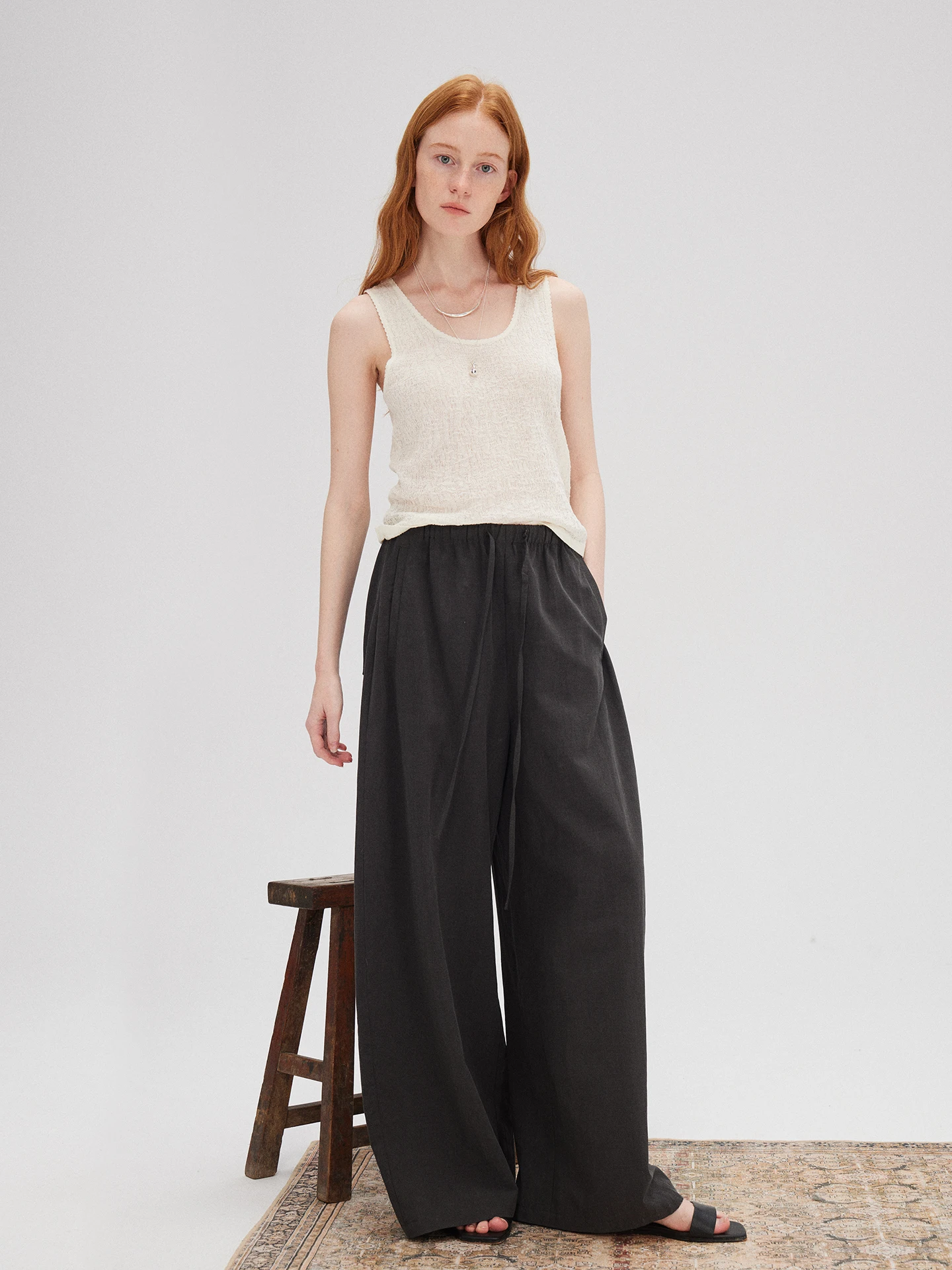 Women's Loose Fit Casual Pants Elastic Waist Draped Loose Comfortable Free Style Wide Leg Straight Tube Trousers
Women's Loose Fit Casual Pants Elastic Waist Draped Loose Comfortable Free Style Wide Leg Straight Tube Trousers