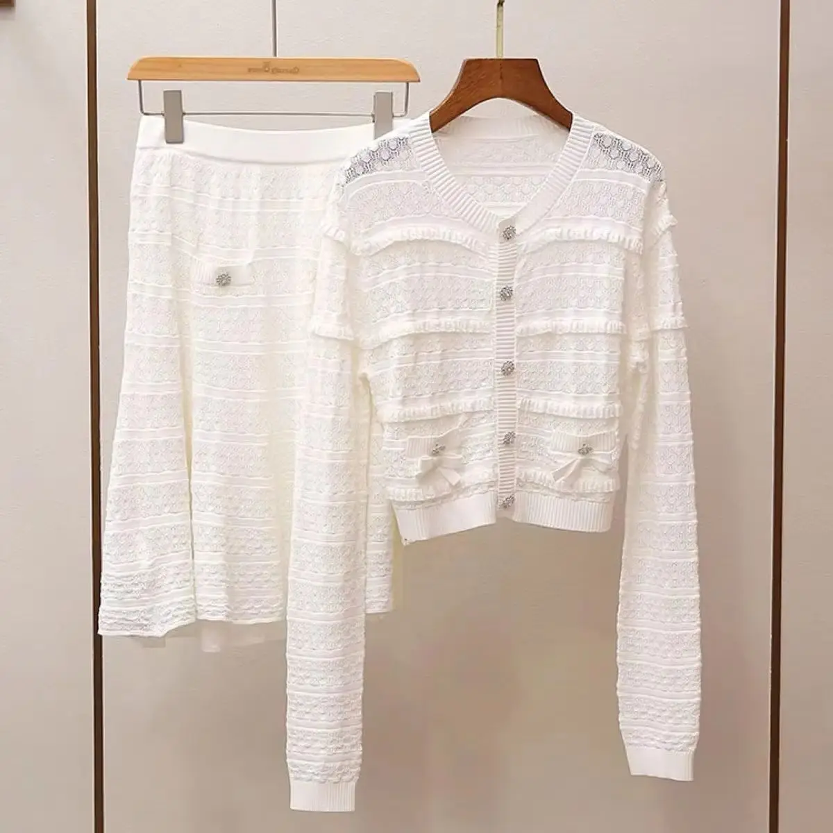 Spring/Summer Women O-Neck Hollow Lace Bow Pocket Solid Knit Set Long Sleeve Cardigan + High Waist A-line Elegant Mini Skirt
Spring/Summer Women O-Neck Hollow Lace Bow Pocket Solid Knit Set Long Sleeve Cardigan + High Waist A-line Elegant Mini Skirt