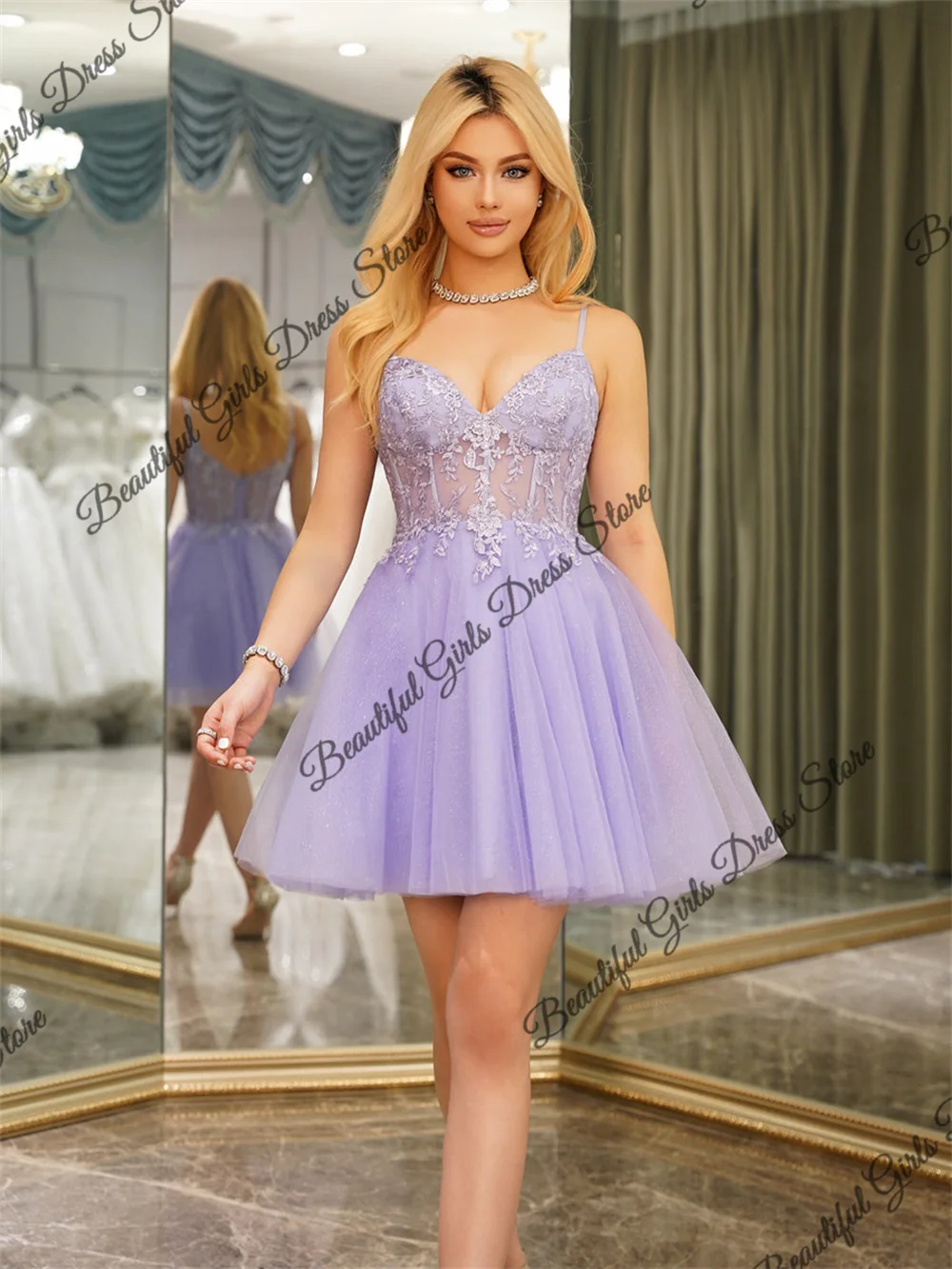 Tulle Spaghetti Straps V-Neck Homecoming Dresses Corset Lace Appliques Graduation Gowns Sleeveless A-line Short Cocktail Gowns
Tulle Spaghetti Straps V-Neck Homecoming Dresses Corset Lace Appliques Graduation Gowns Sleeveless A-line Short Cocktail Gowns