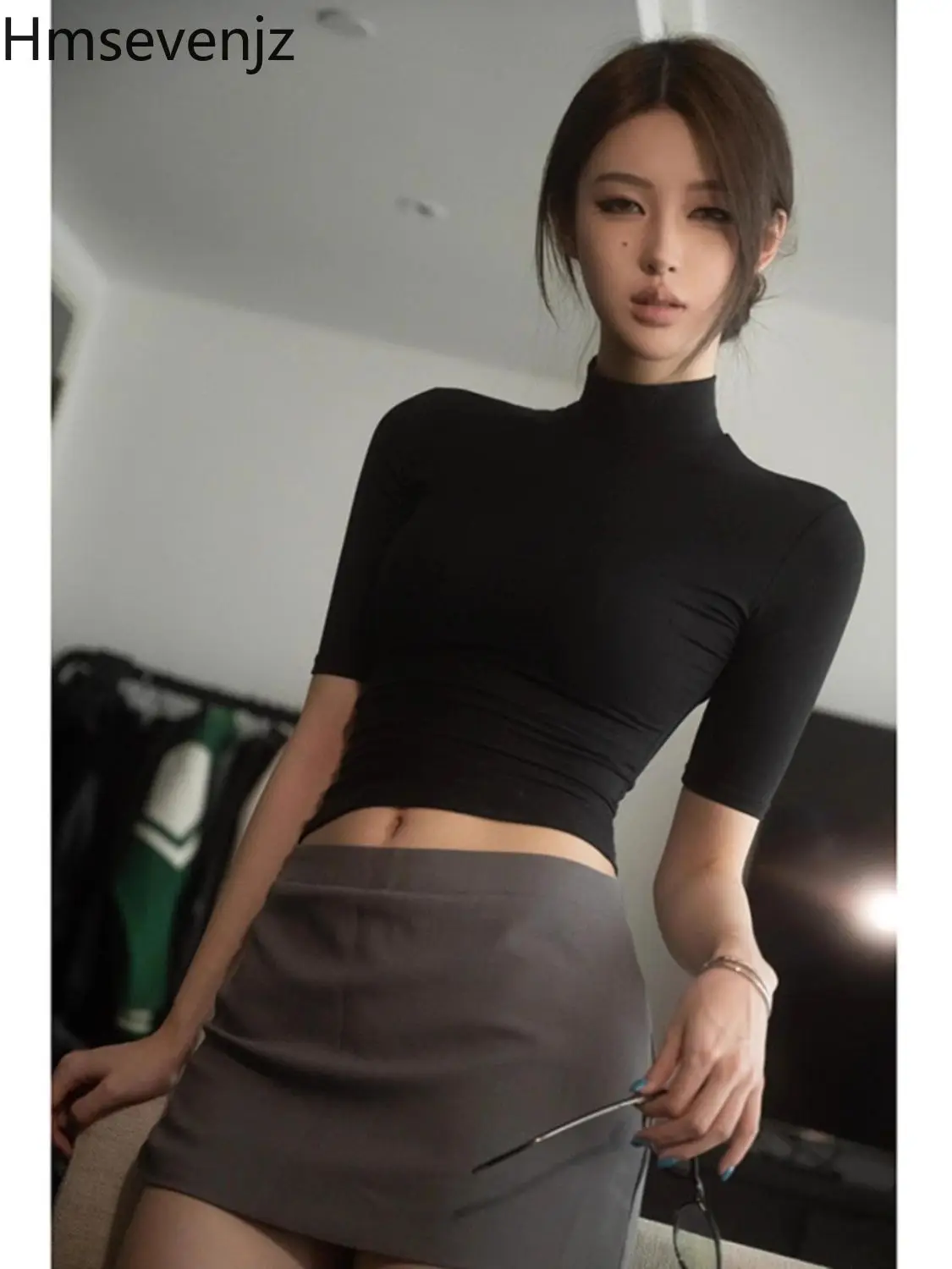 Hmsevenjz American Black Half-sleeved Knitted Shirt Women's Spring Sexy Tight Fitting Short Half High Neck Top Female Clothes
Hmsevenjz American Black Half-sleeved Knitted Shirt Women's Spring Sexy Tight Fitting Short Half High Neck Top Female Clothes