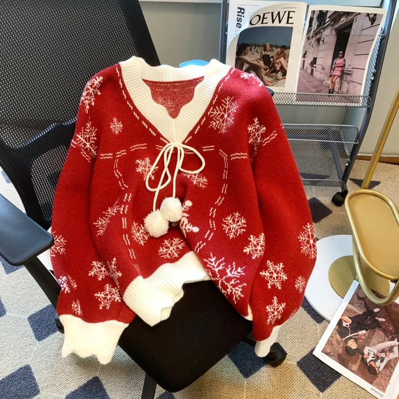 Christmas Snow V-neck Sweater Women's Winter Thick Loose Sweet and Lovely Long-sleeved Pullover Two-color Sweater
Christmas Snow V-neck Sweater Women's Winter Thick Loose Sweet and Lovely Long-sleeved Pullover Two-color Sweater