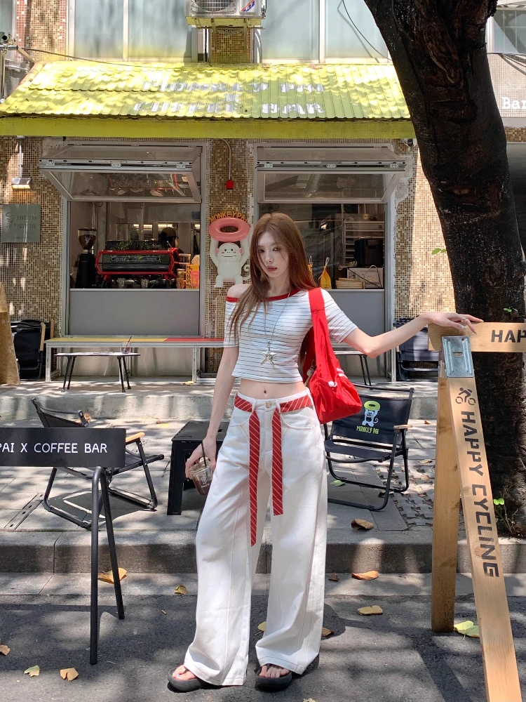 Полосатая футболка с короткими рукавами и наклонными плечами, широкие прямые брюки, женский летний модный комплект из двух предметов
Полосатая футболка с короткими рукавами и наклонными плечами, широкие прямые брюки, женский летний модный комплект из двух предметов