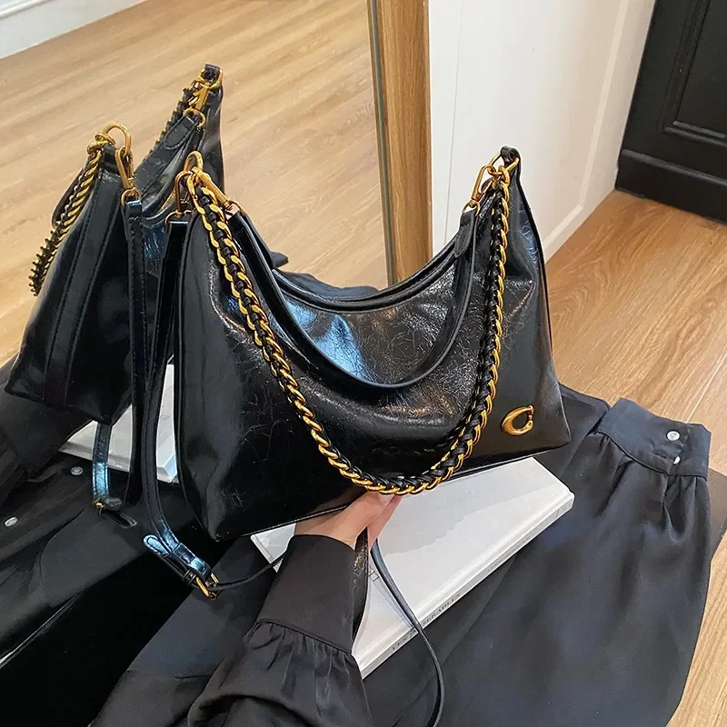 Designer crossbody bag free shipping A new hand-held French oil-wax leather single-shoulder bucket bag with a large capacity tha
Designer crossbody bag free shipping A new hand-held French oil-wax leather single-shoulder bucket bag with a large capacity tha