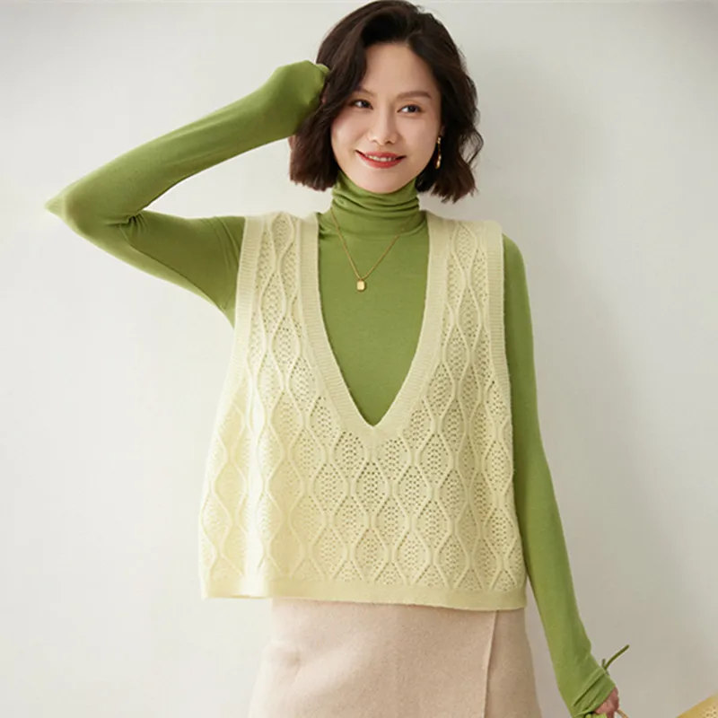 Hot Sale Autumn Winter New Women Waistcoat 100% Cashmere Knit Pullovers Vest Hollow Out Sleeveless Sweater Female Short Outwear
Hot Sale Autumn Winter New Women Waistcoat 100% Cashmere Knit Pullovers Vest Hollow Out Sleeveless Sweater Female Short Outwear