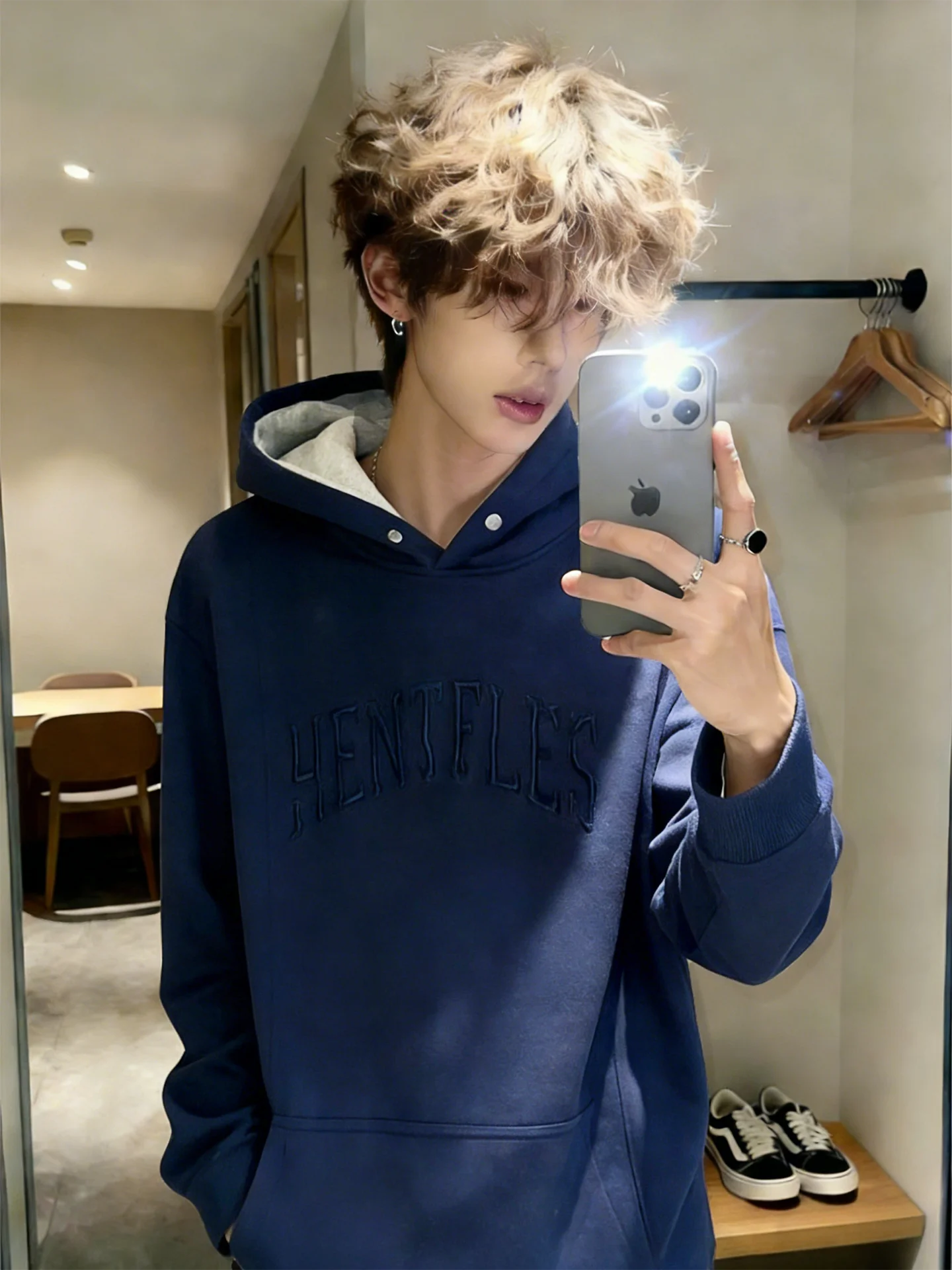 Men's Hooded Sweatirt Embroidered Thiened Fce Cotton Polyester Blend Casual Wear for Autumn Winter Youth And Student
Men's Hooded Sweatirt Embroidered Thiened Fce Cotton Polyester Blend Casual Wear for Autumn Winter Youth And Student