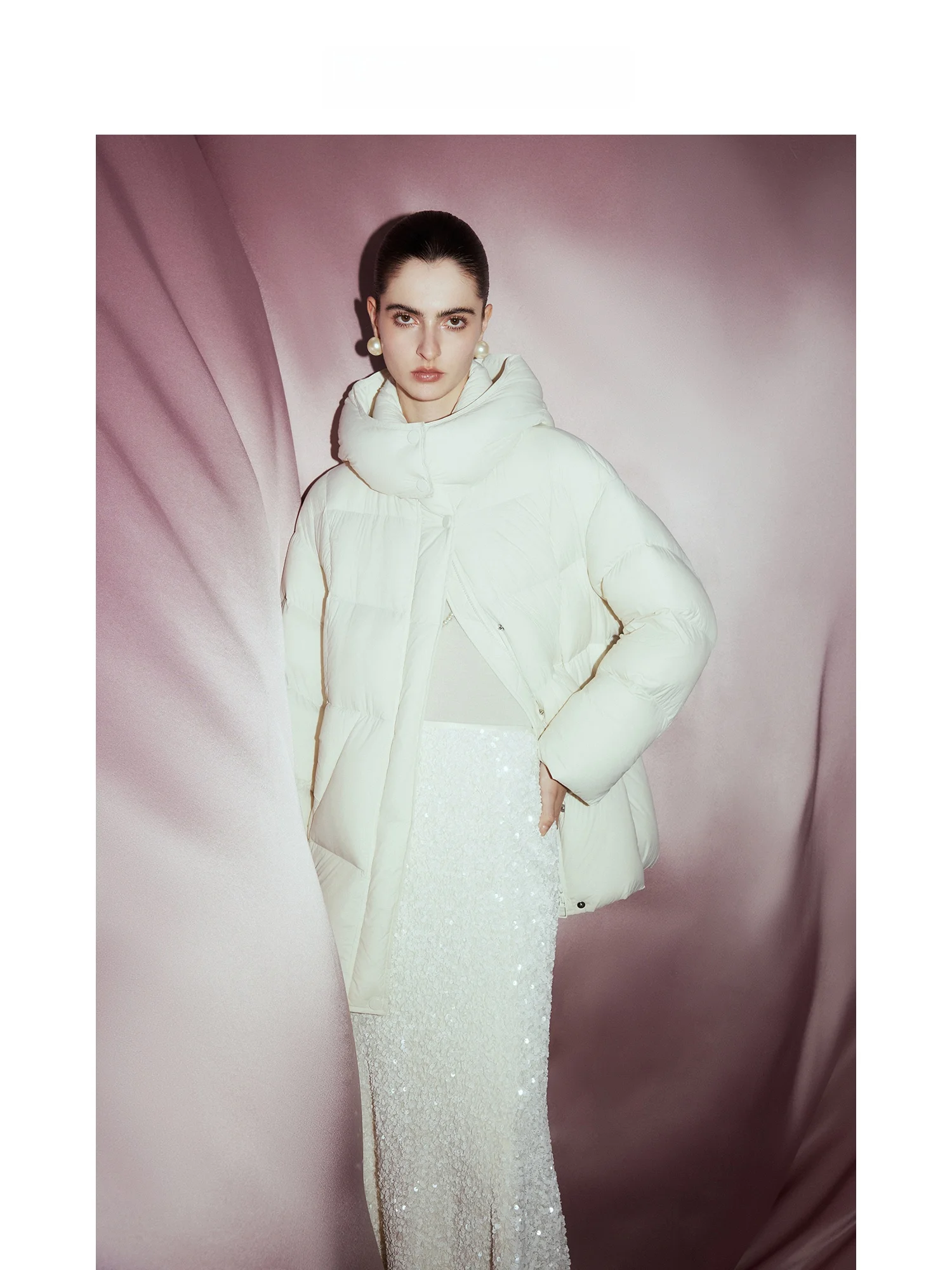 MandyZhang Luxury Elegant Thickened Hooded 90 White Goose down Jacket Women Winter Warm Outerwear Nylon Fabric Zipper Closure
MandyZhang Luxury Elegant Thickened Hooded 90 White Goose down Jacket Women Winter Warm Outerwear Nylon Fabric Zipper Closure