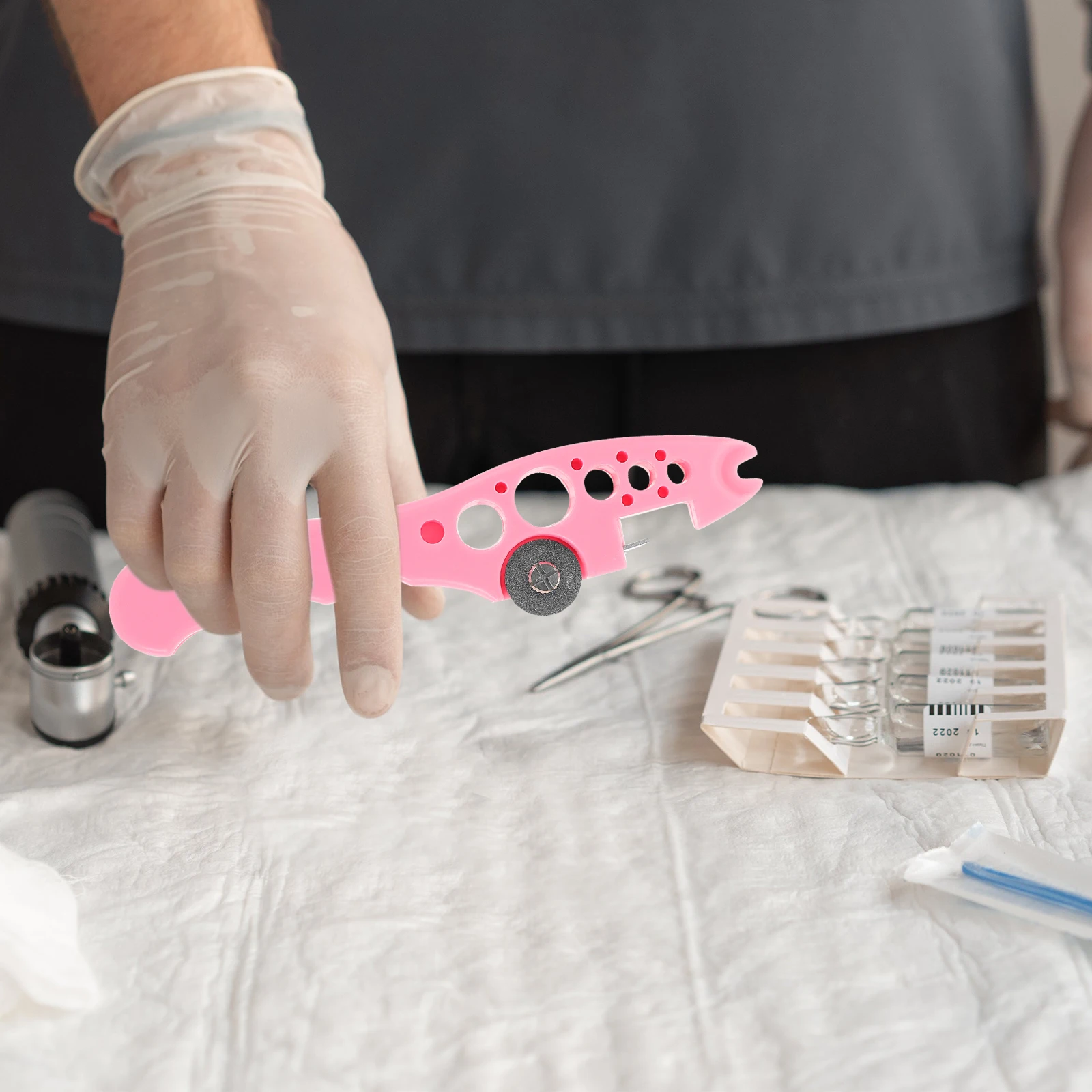 1 комплект, открывалка для бутылок, небольшой выключатель для флаконов, медицинский инструмент для резки ампул, портативное мини-устройство для открывания бутылок, поставка медсестры, многоразовый
1 комплект, открывалка для бутылок, небольшой выключатель для флаконов, медицинский инструмент для резки ампул, портативное мини-устройство для открывания бутылок, поставка медсестры, многоразовый