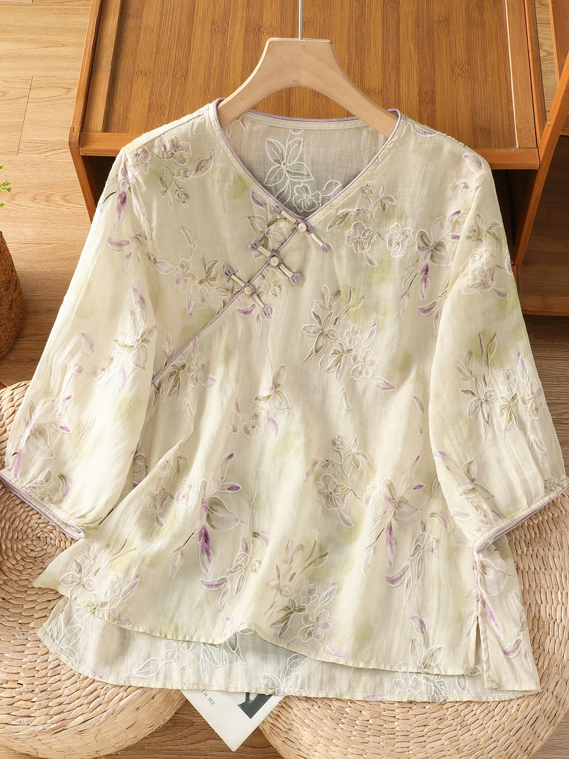 Ladies Large Size Cotton Linen irt Tee-Quarter Sve Vintage Chinese Sle Casual Top with Slanting Button Design
Ladies Large Size Cotton Linen irt Tee-Quarter Sve Vintage Chinese Sle Casual Top with Slanting Button Design